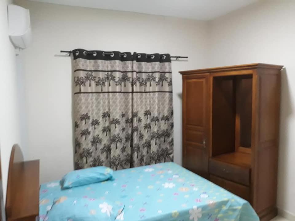 Rs Villas - Three Bedrooms Share Apartment With Private Room And Free Wifi And 100Mts To The Beach And Ac And 100Mts To Bus Stop And Pool Flic-en-Flacq エクステリア 写真
