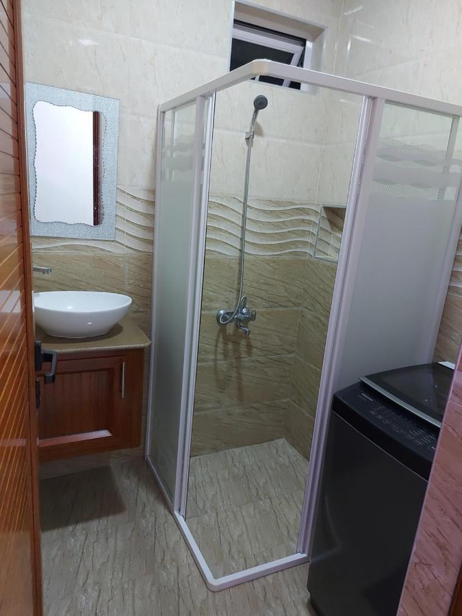 Rs Villas - Three Bedrooms Share Apartment With Private Room And Free Wifi And 100Mts To The Beach And Ac And 100Mts To Bus Stop And Pool Flic-en-Flacq エクステリア 写真